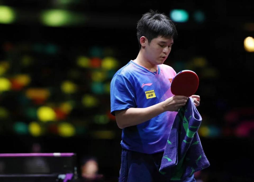 人展示了一 人展示了一